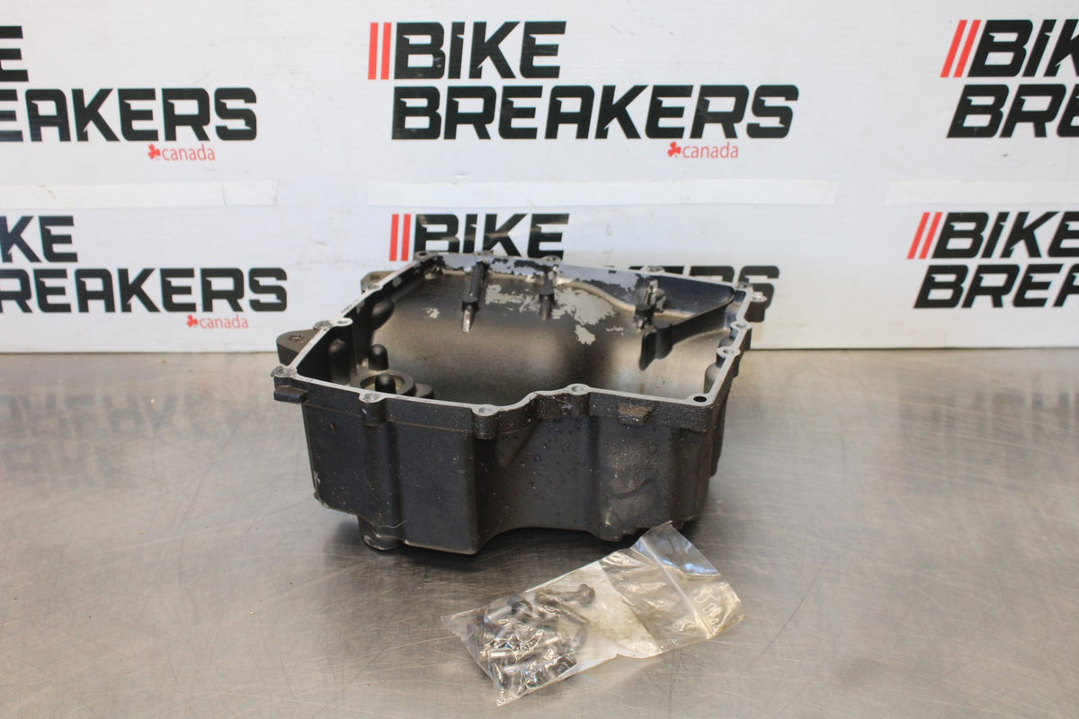 15 TRIUMPH TIGER 800 ENGINE MOTOR BOTTOM OIL PAN COVER BB873