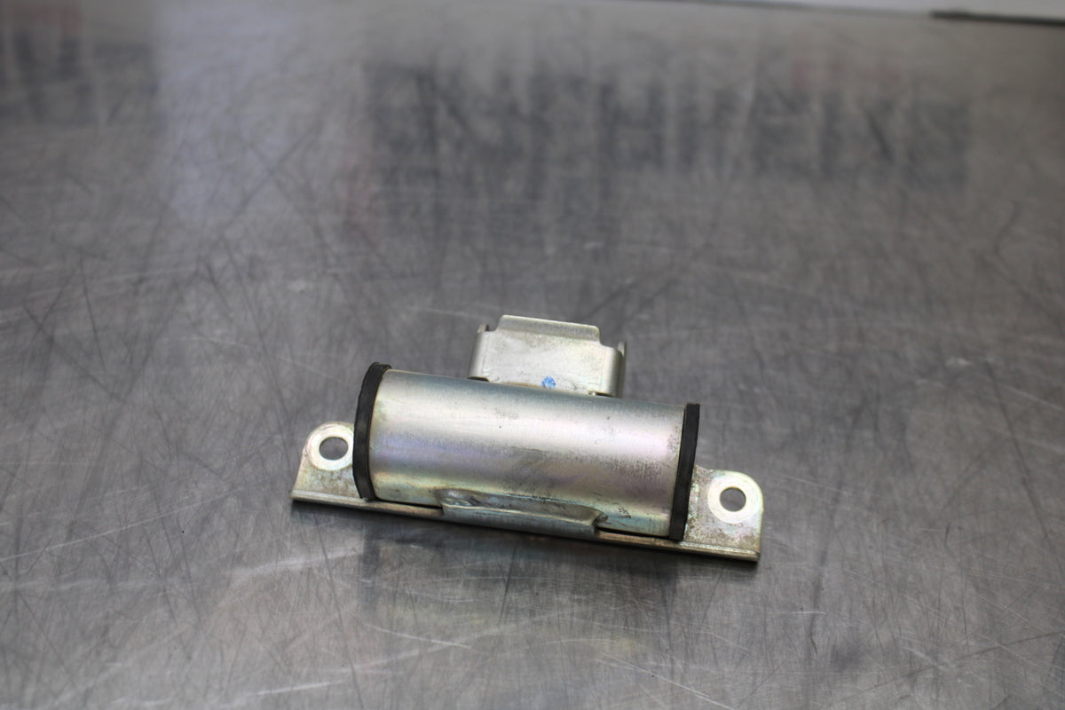 09-15 YAMAHA FZ6R GAS TANK FUEL CELL PETROL RESERVOIR BRACKET MOUNT BB161