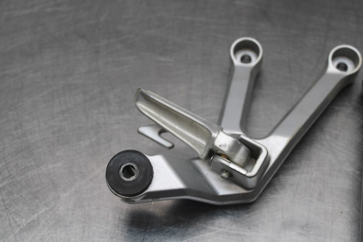 08 SUZUKI SV650 REAR BACK PASSENGER PEG SET PAIR BB846