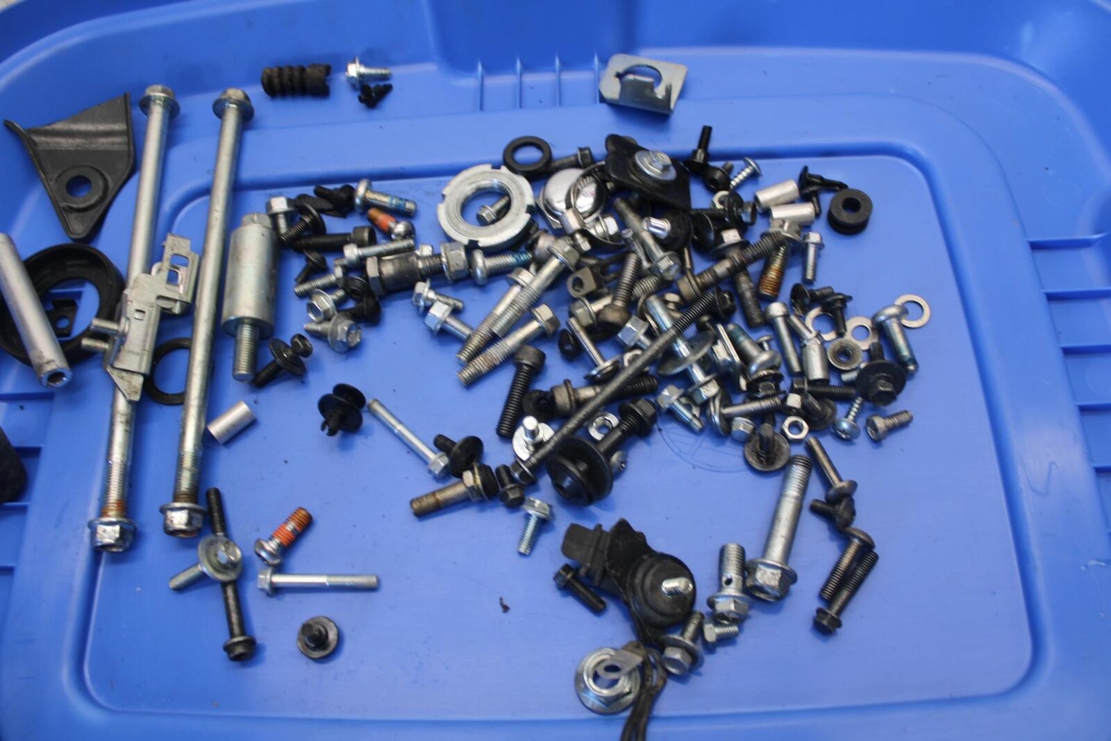2017 Suzuki SV650 SV650AL7 ABS ENGINE LEFTOVER BOLTS HARDWARE MOTOR SCREWS BB512