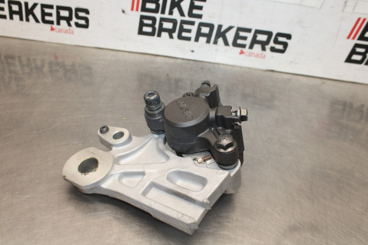 22-25 YAMAHA YZF R7 REAR BACK BRAKE CALIPER W MOUNT BRACKET BB940