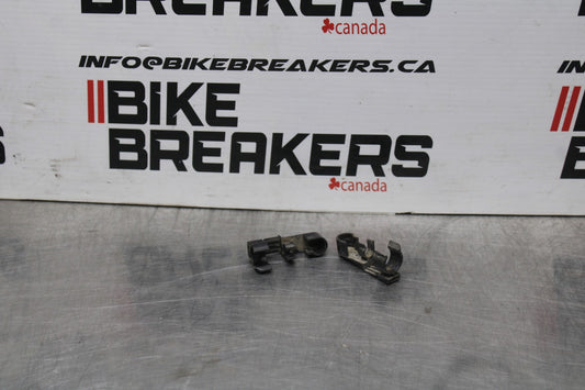 05 YAMAHA YZF R6 FUEL HOSE GAS LINE CLIP Does Not Apply BB858