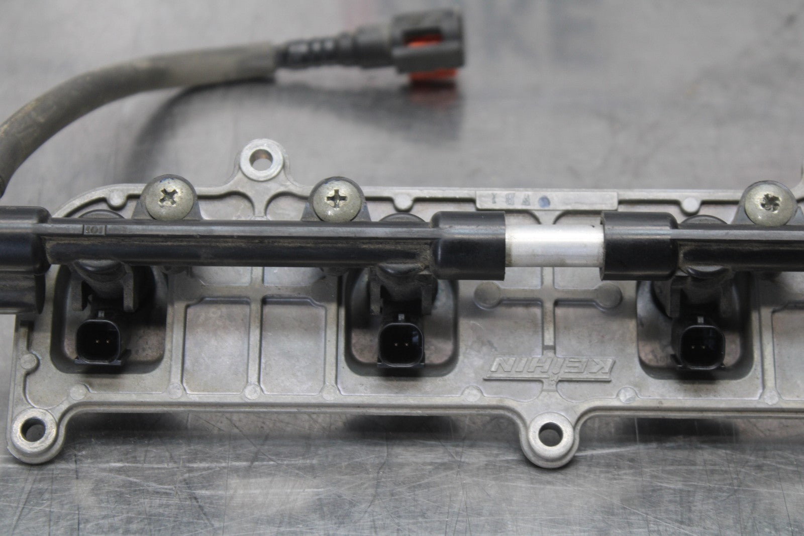 07-08 KAWASAKI NINJA ZX6R SECONDARY FUEL INJECTORS TOP AIRBOX GAS RAIL BB203