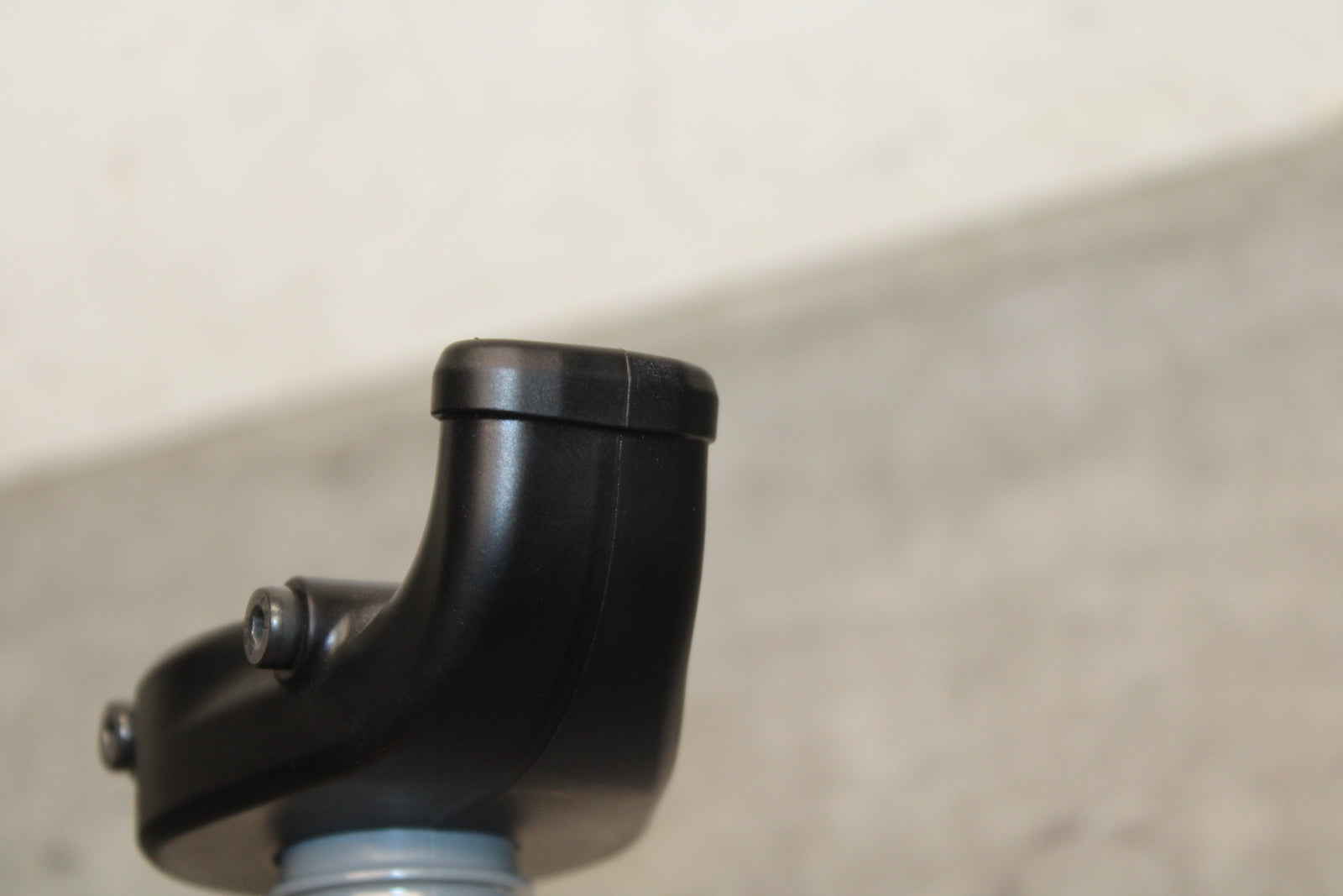 12-25 KAWASAKI NINJA ZX14R NEW!! THROTTLE CABLE LINE HOUSING GUIDE BB757