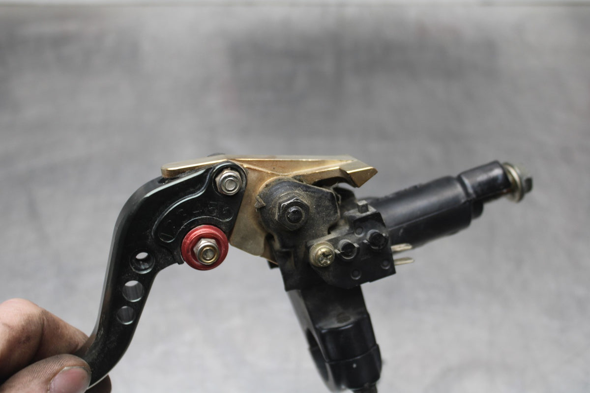 06 SUZUKI SV650S FRONT BRAKE MASTER CYLINDER w/ LEVER BB783