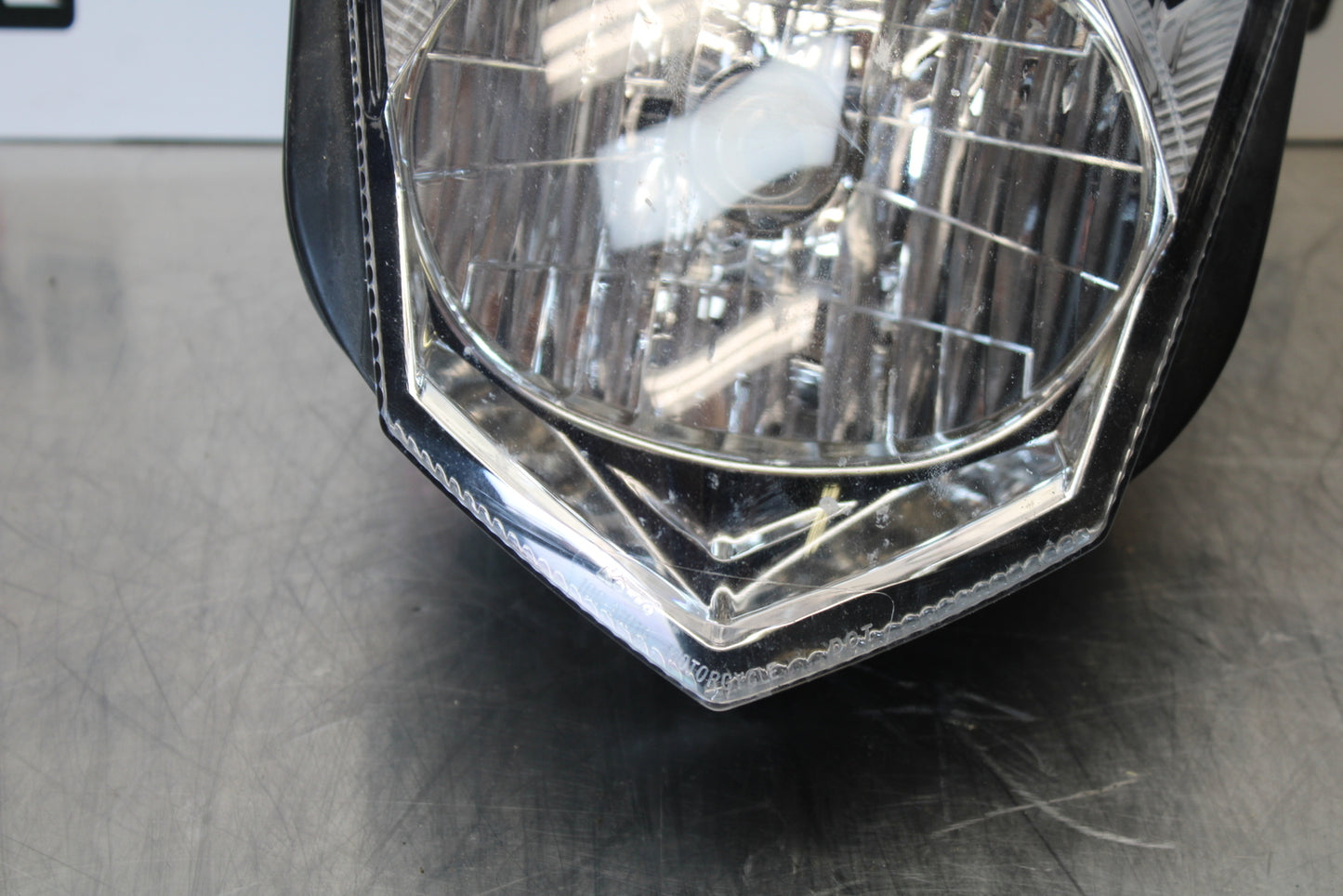 09-15 YAMAHA FZ6R FRONT HEADLIGHT HEAD LIGHT LAMP BB161