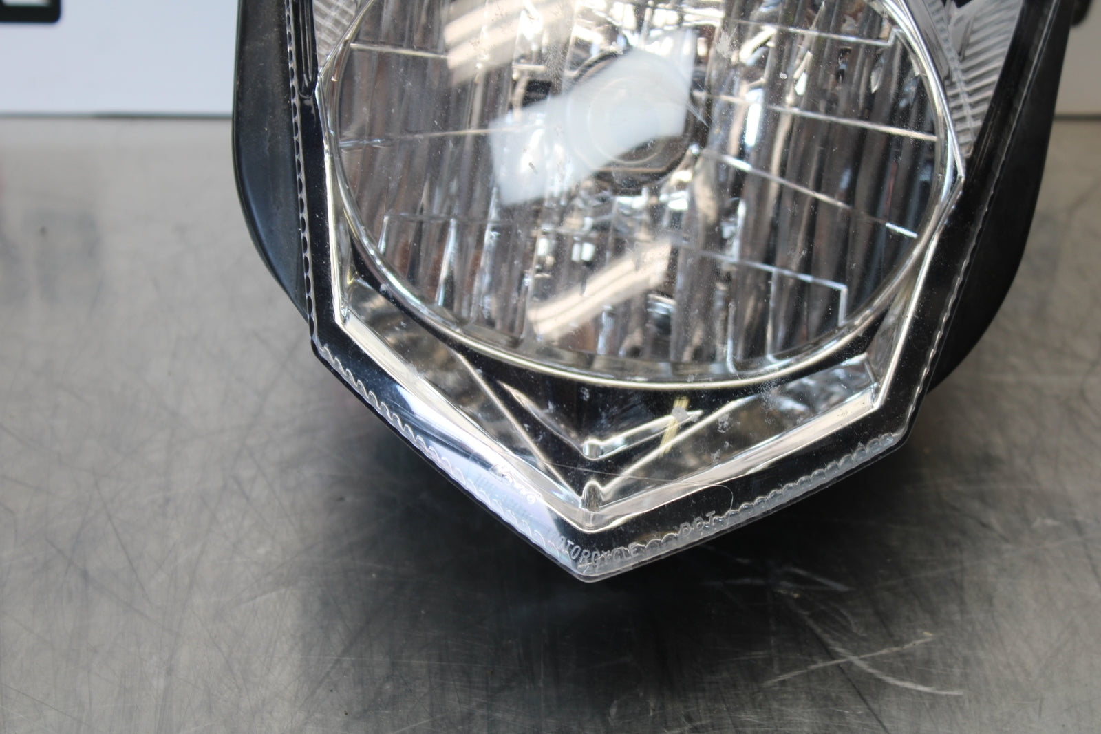 09-15 YAMAHA FZ6R FRONT HEADLIGHT HEAD LIGHT LAMP BB161