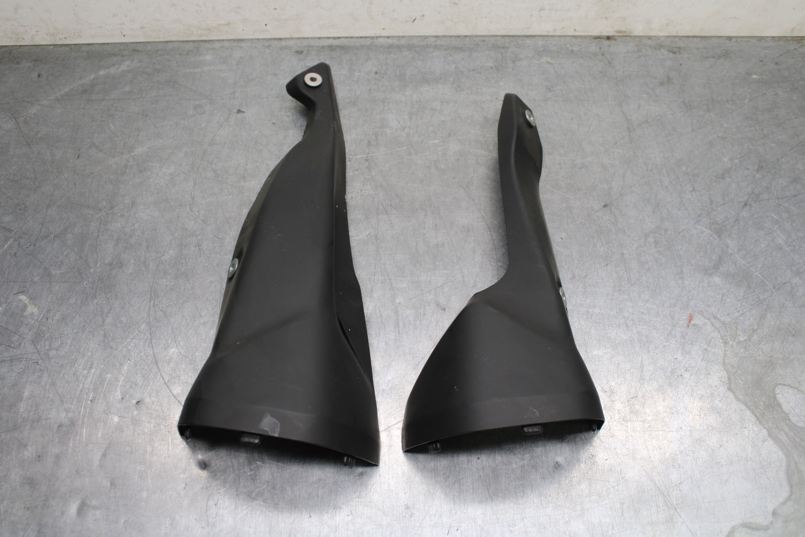 12-25 KAWASAKI NINJA ZX14R REAR MUFFLER EXHAUST PIPE COVER HEAT SHIELD BB757