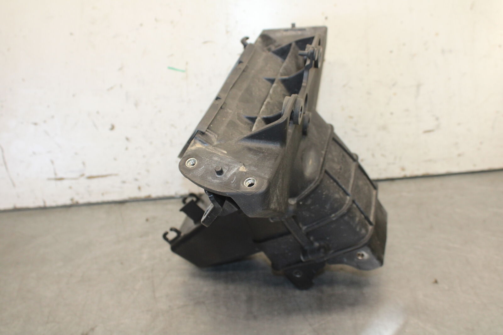 09-12 KAWASAKI NINJA ZX6R UPPER FAIRING MIRROR GAUGES STAY BRACKET BB698