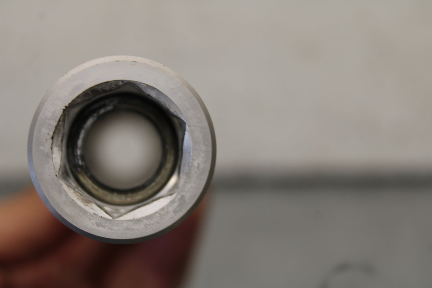 16 KAWASAKI NINJA ZX10R FRONT WHEEL RIM AXLE PIVOT BOLT 41068-0594 BB650