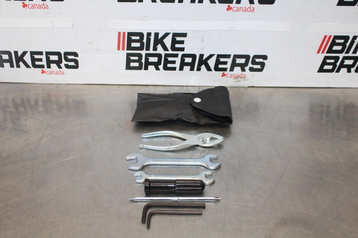 11-26 SUZUKI GSXR750 STOCK TOOLS OEM TOOL BAG KIT SET BB882