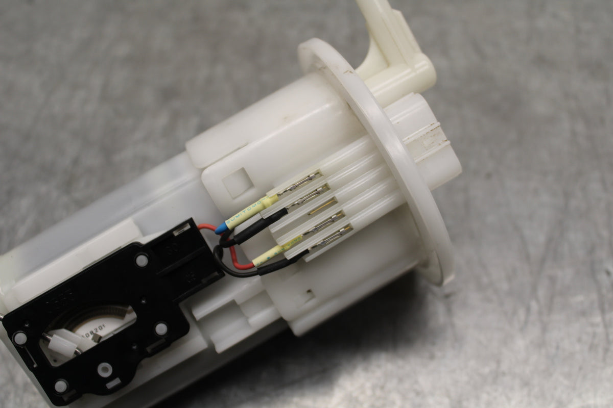 22-24 YAMAHA XSR900 FUEL PUMP GAS PETROL SENDER UNIT BB710