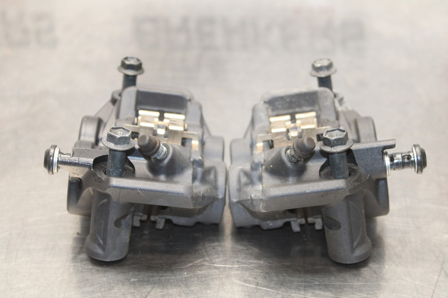 22-25 YAMAHA YZF R7 RIGHT LEFT FRONT BRAKE CALIPER SET PAIR CALIPERS BB176