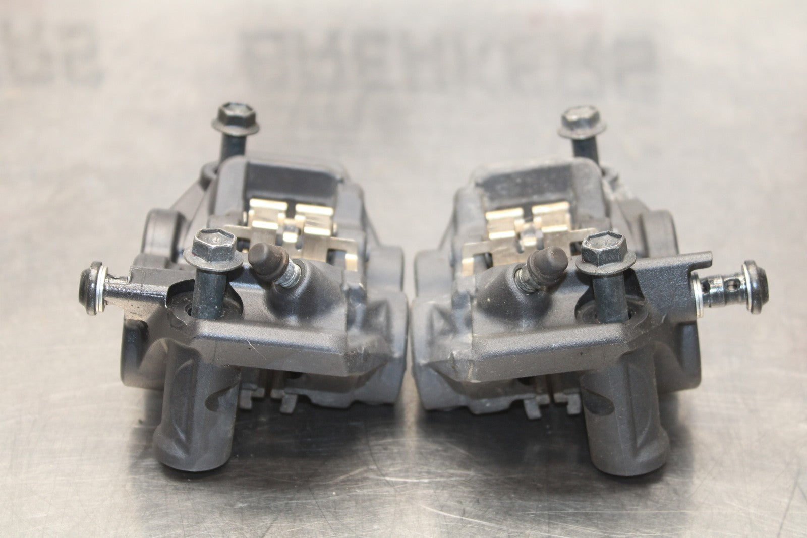 22-25 YAMAHA YZF R7 RIGHT LEFT FRONT BRAKE CALIPER SET PAIR CALIPERS BB176
