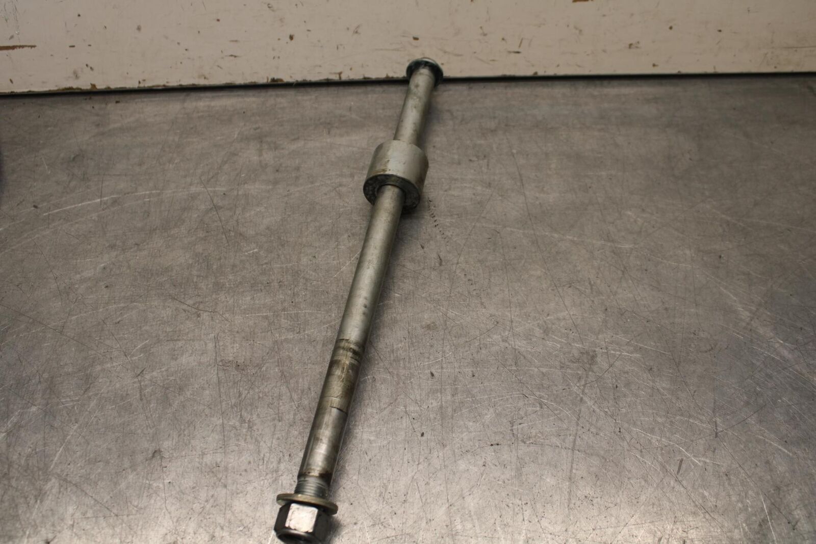 2013 Suzuki Boulevard C50T REAR AXLE BACK WHEELBOLT AXEL 64711-48G00 BB625