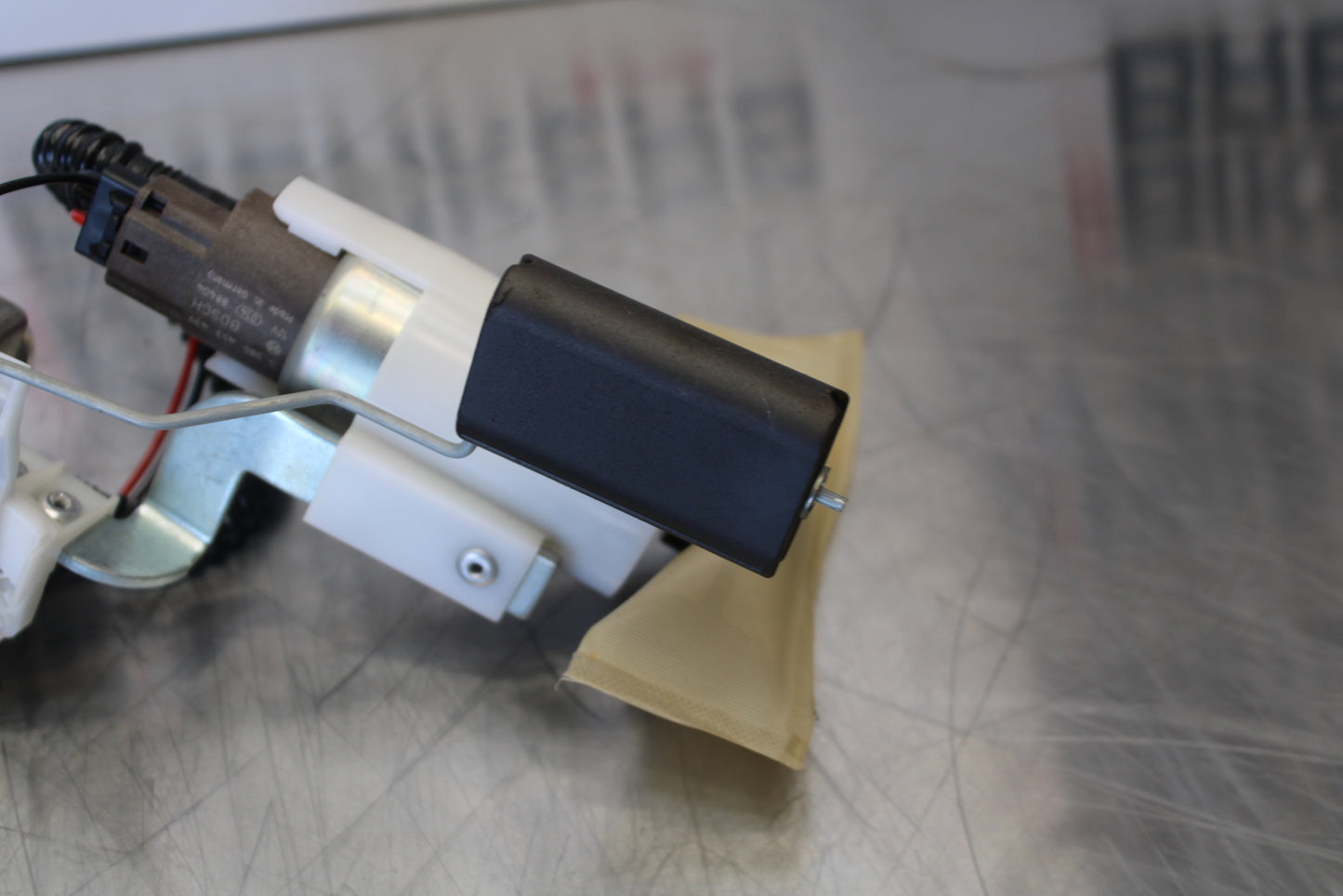 06-12 BMW F800ST FUEL PUMP GAS PETROL SENDER UNIT BB144