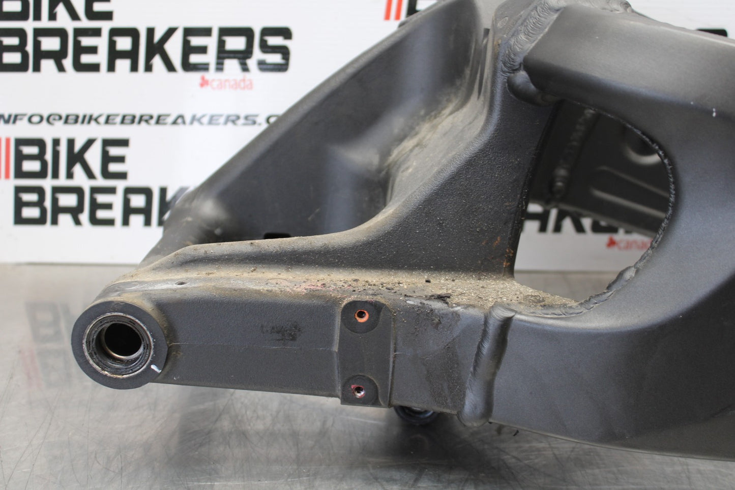 21-23 KAWASAKI NINJA ZX6R REAR SWINGARM BACK SUSPENSION SWING ARM BB179