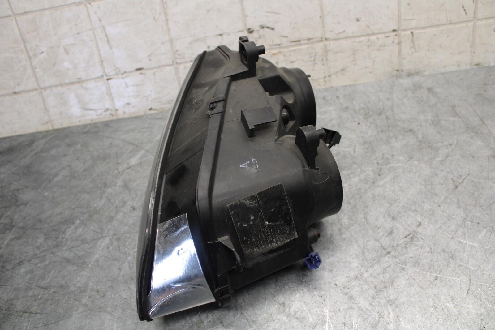 2005 Yamaha YZF R1 FRONT RIGHT HEADLIGHT HEAD LIGHT LAMP 5VY-84303-50-00 BB50