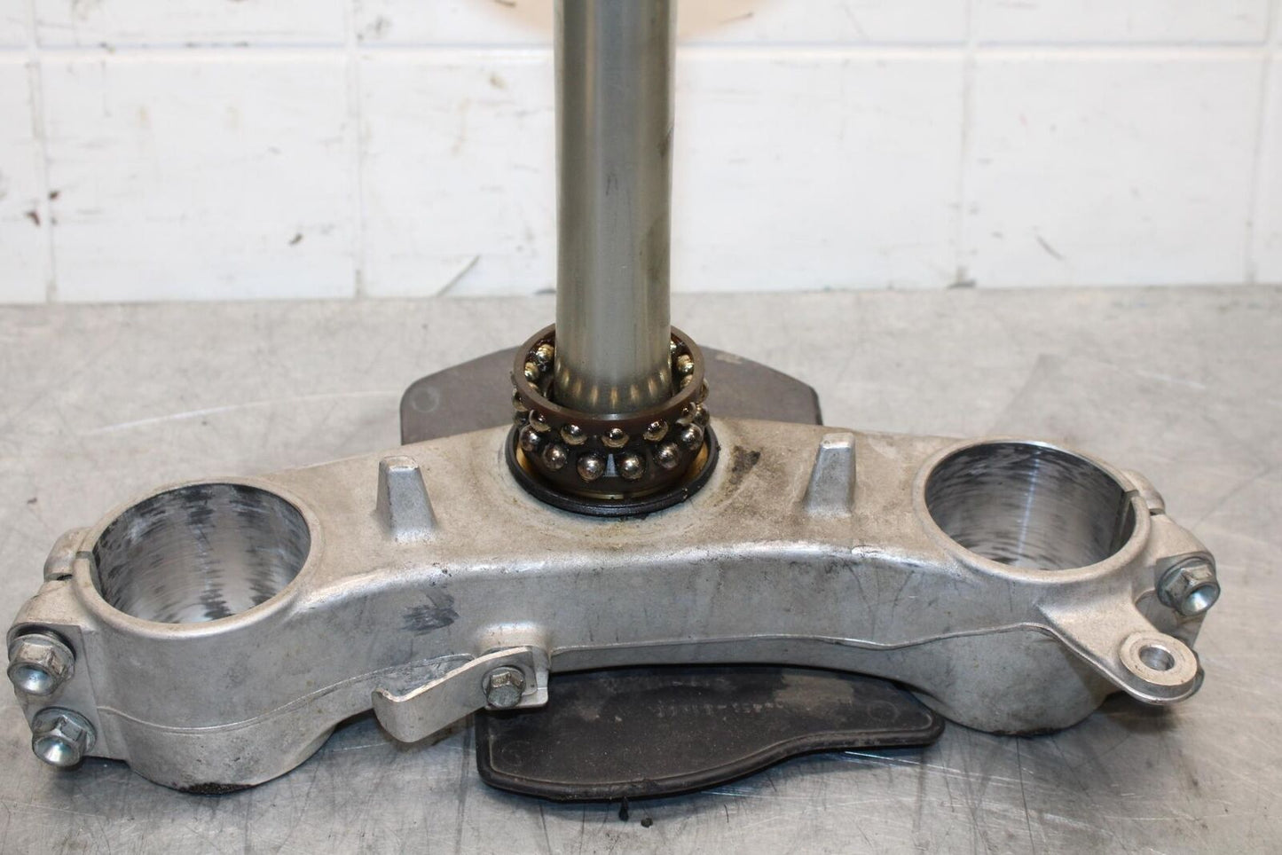 06-07 SUZUKI GSXR600 FRONT FORKS CLAMP LOWER TRIPLE TREE STEM BB447