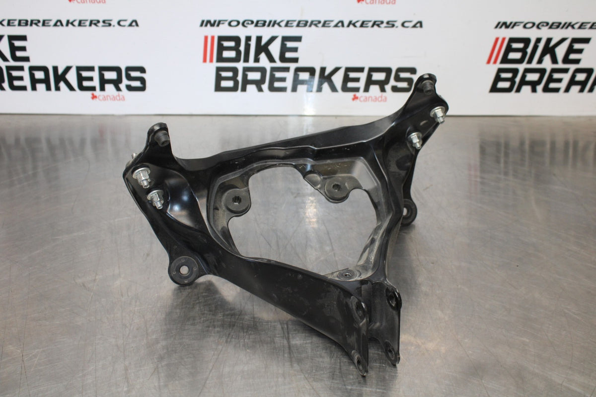 06-07 SUZUKI GSXR 600 UPPER FAIRING MIRROR GAUGES STAY BRACKET BB170
