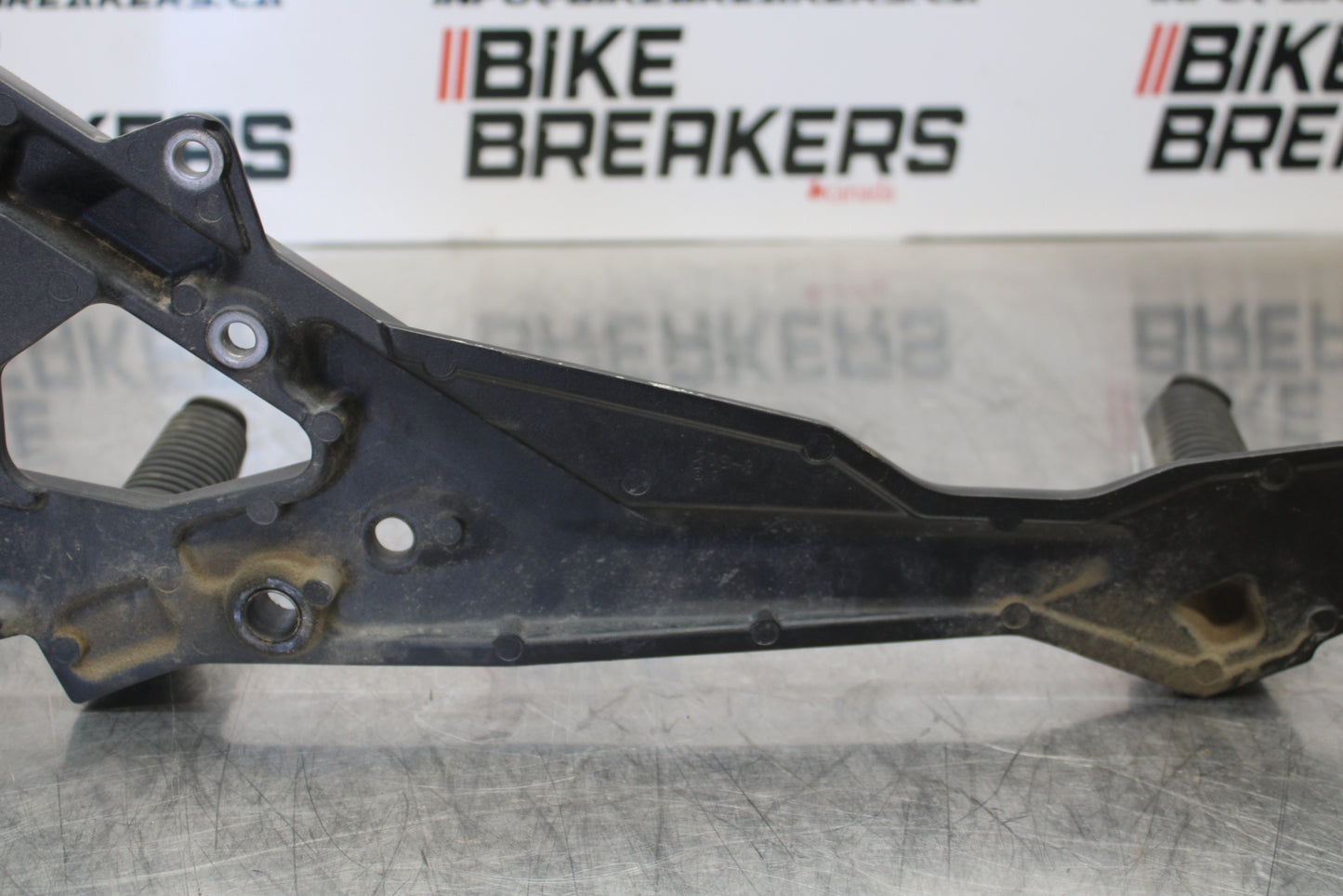 09-15 YAMAHA FZ6R RIGHT REARSET REAR SET DRIVER FOOT PEG REST STOP BB161
