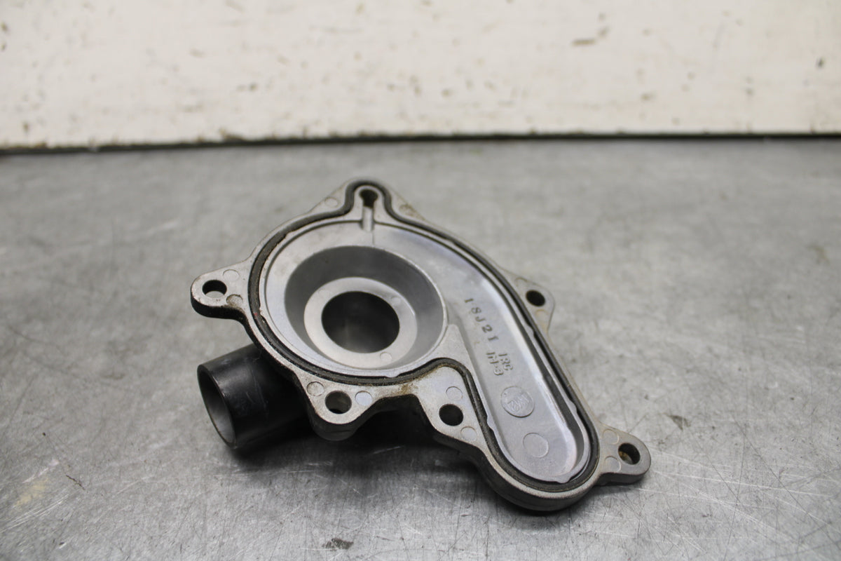 22-24 YAMAHA XSR900 ENGINE WATER COOLANT PUMP COVER BB683