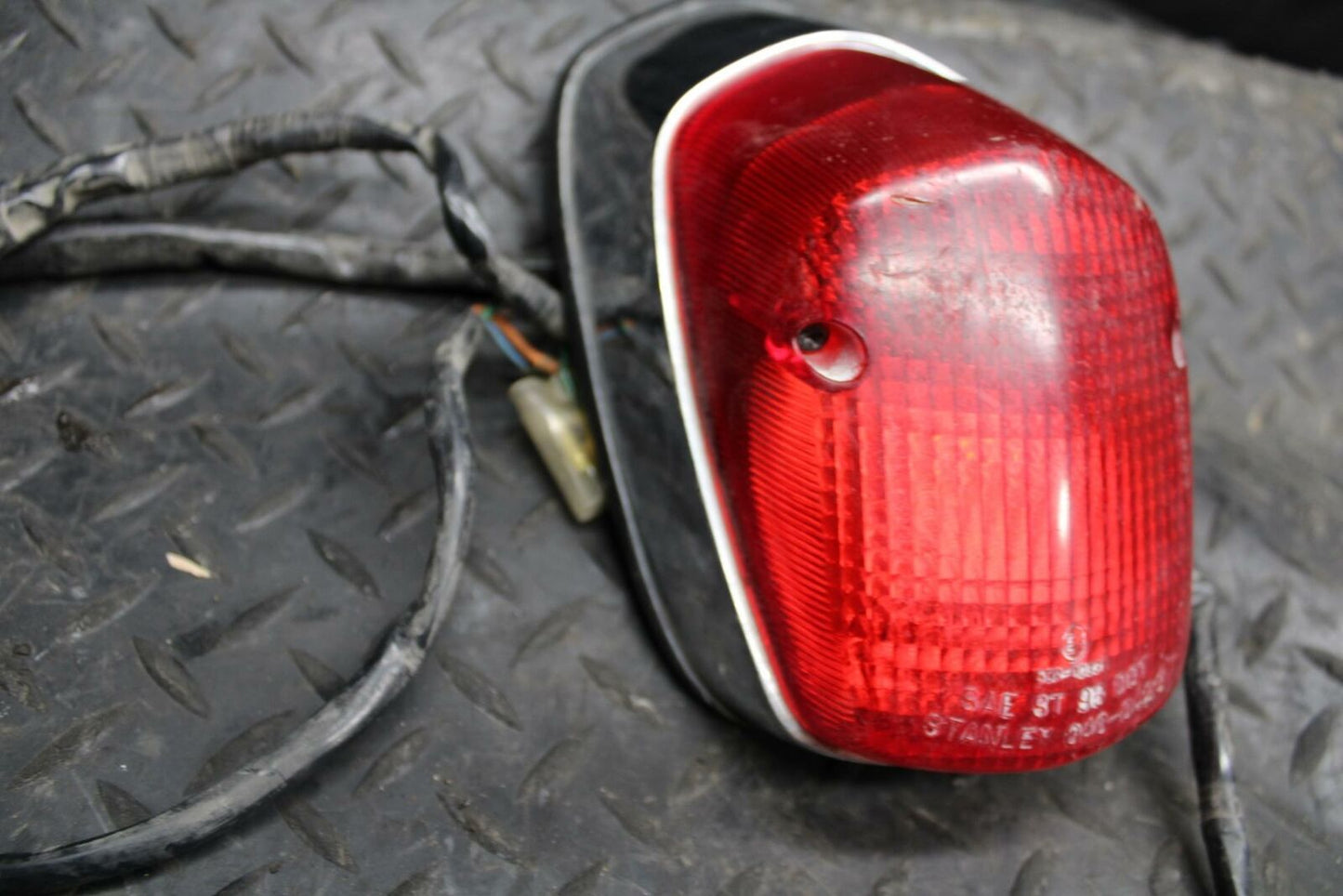 03-05 HONDA SHADOW CLASSIC 750 TAILLIGHT REAR TAIL BRAKE LIGHT BB229