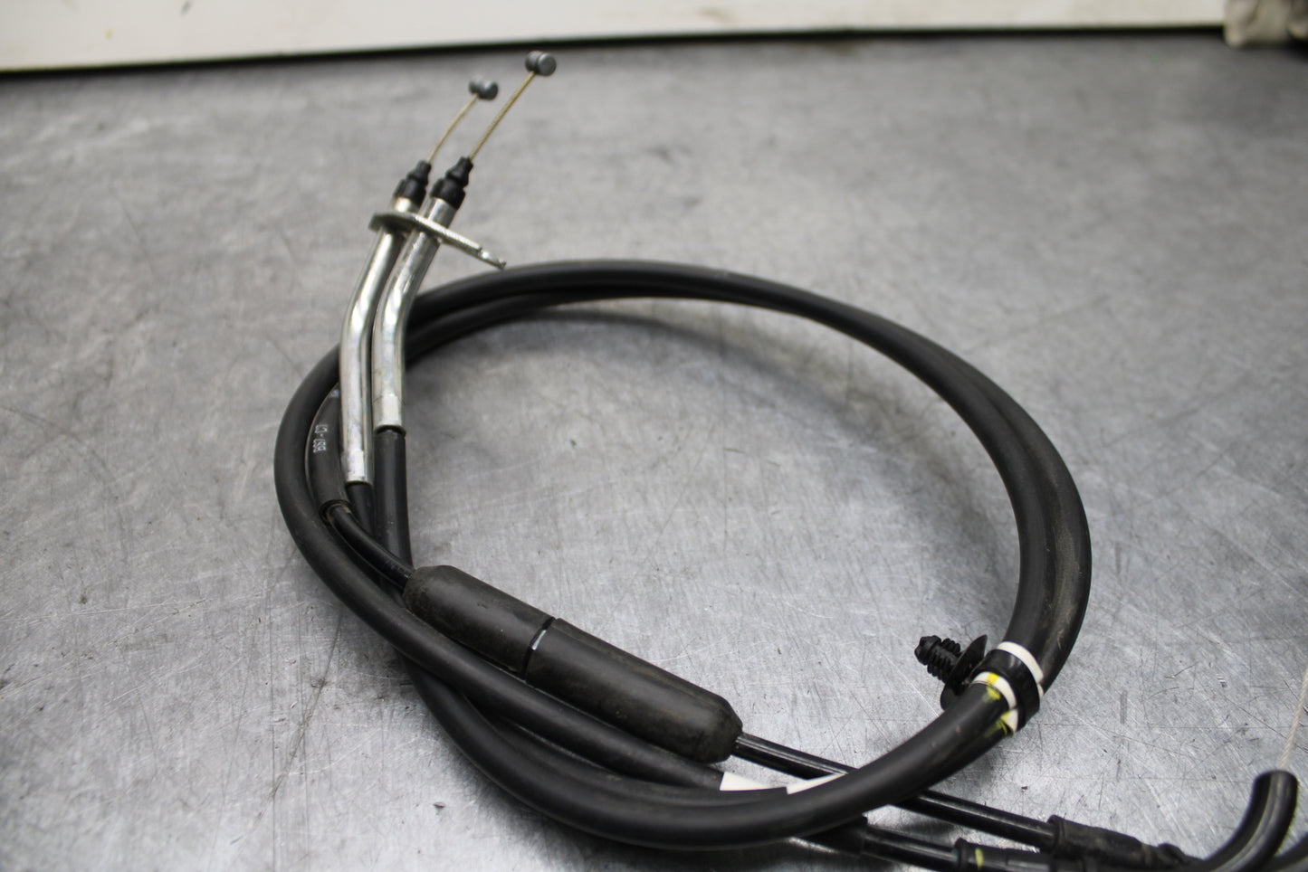 19-21 YAMAHA YZF R3 THROTTLE CABLES LINES BB121