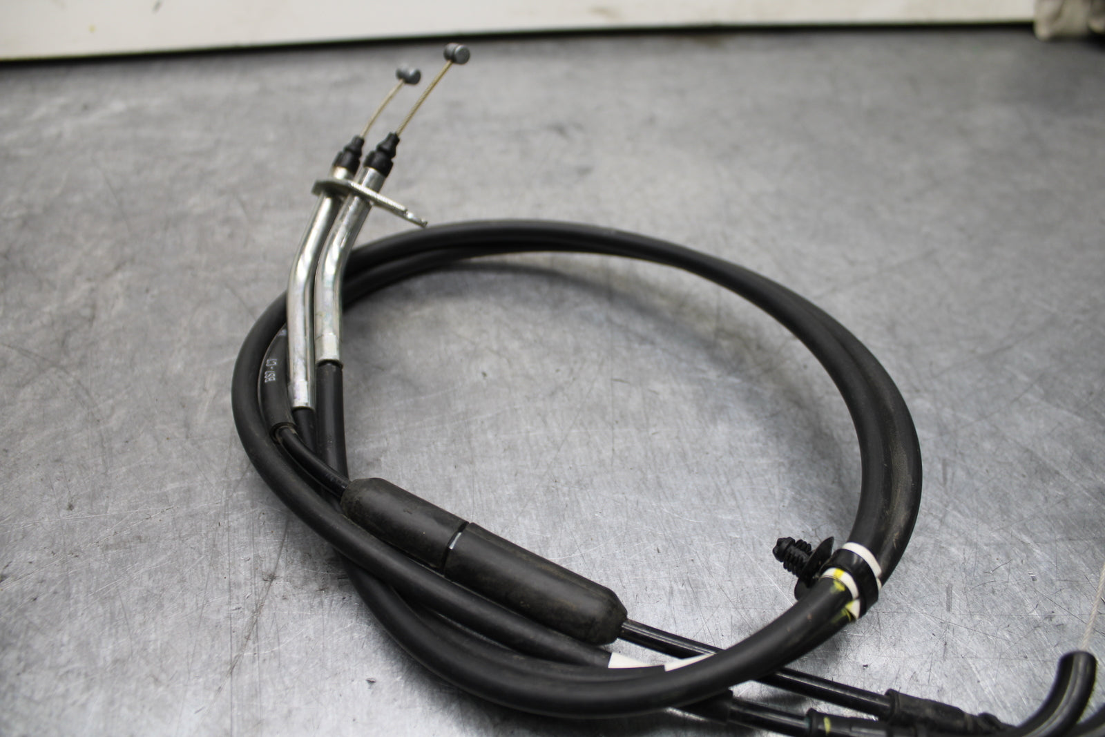 19-21 YAMAHA YZF R3 THROTTLE CABLES LINES BB121