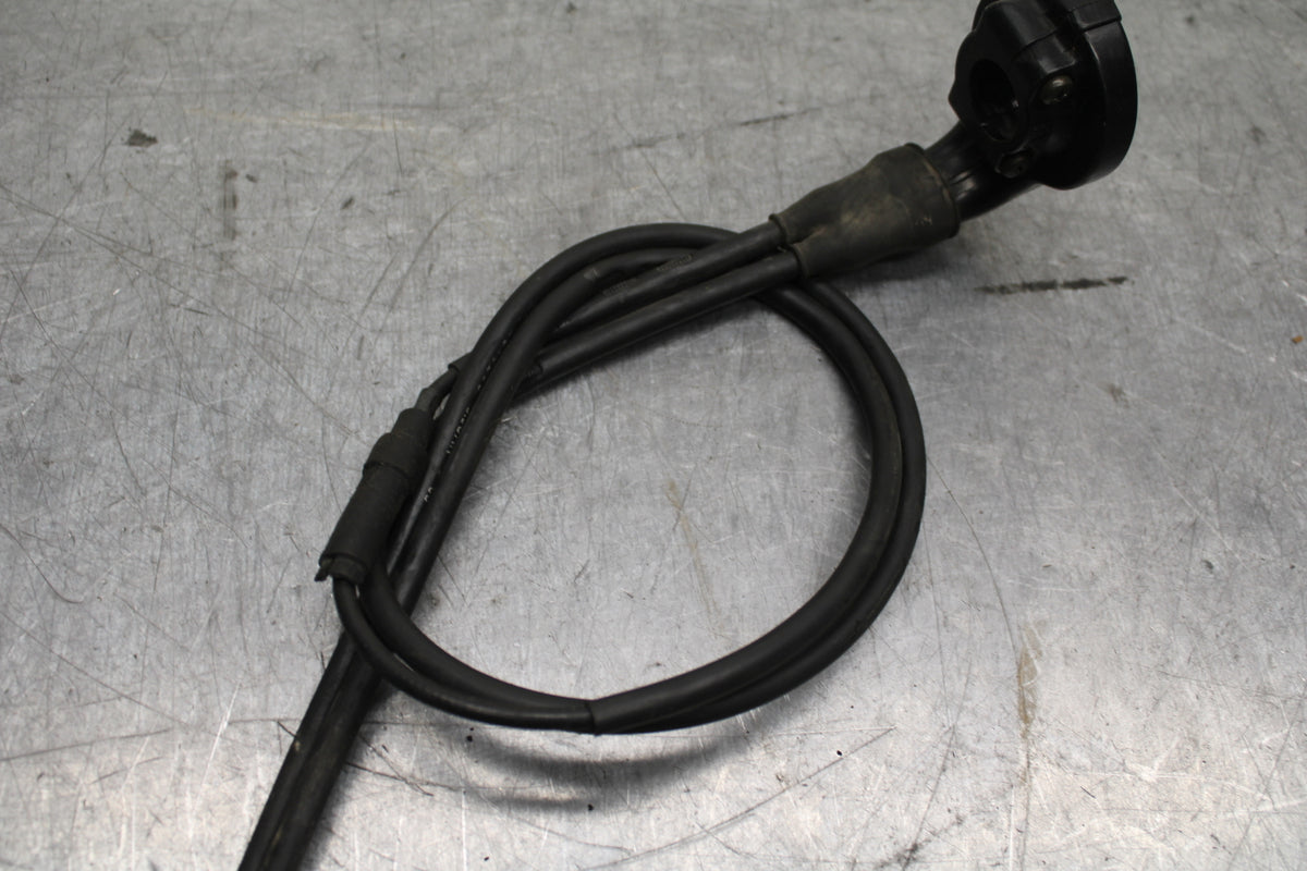 03-04 TRIUMPH DAYTONA 600 THROTTLE CABLE LINE HOUSING GUIDE BB745