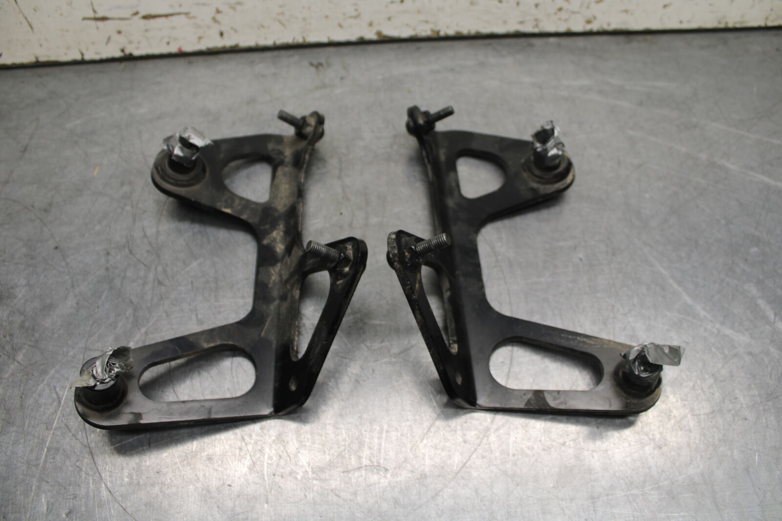14 HONDA CTX1300A SADDLEBAG CASE MOUNTING BRACKET MOUNT BB732