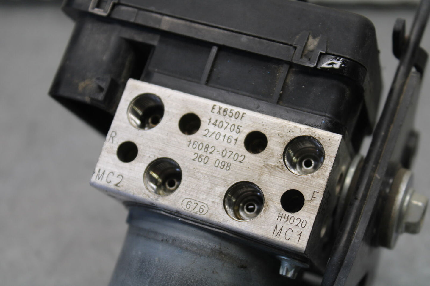 12-17 KAWASAKI ER-6N Z650 ABS PUMP UNIT MODULE BB709