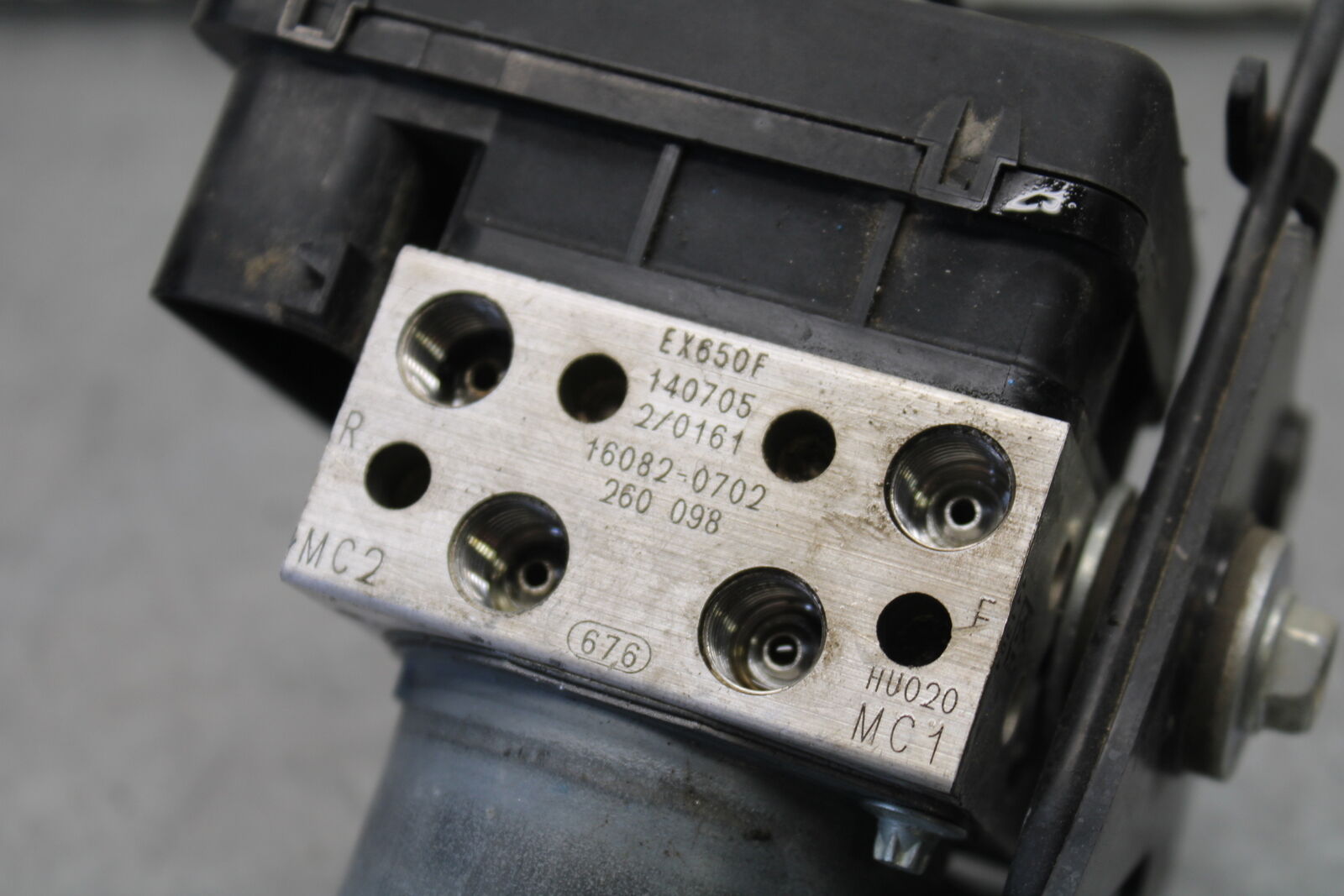 12-17 KAWASAKI ER-6N Z650 ABS PUMP UNIT MODULE BB709