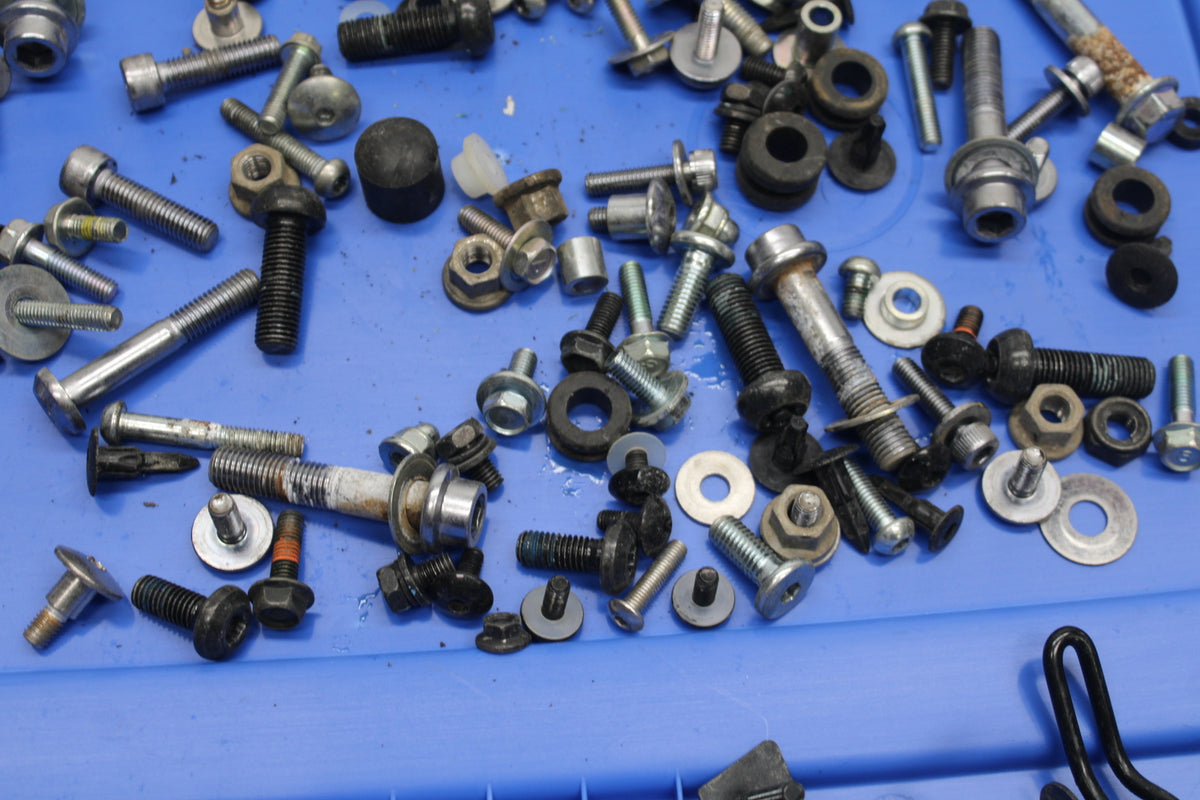14-17 YAMAHA FZ09 MOUNTING BOLTS HARDWARE MOTOR SCREWS BB111