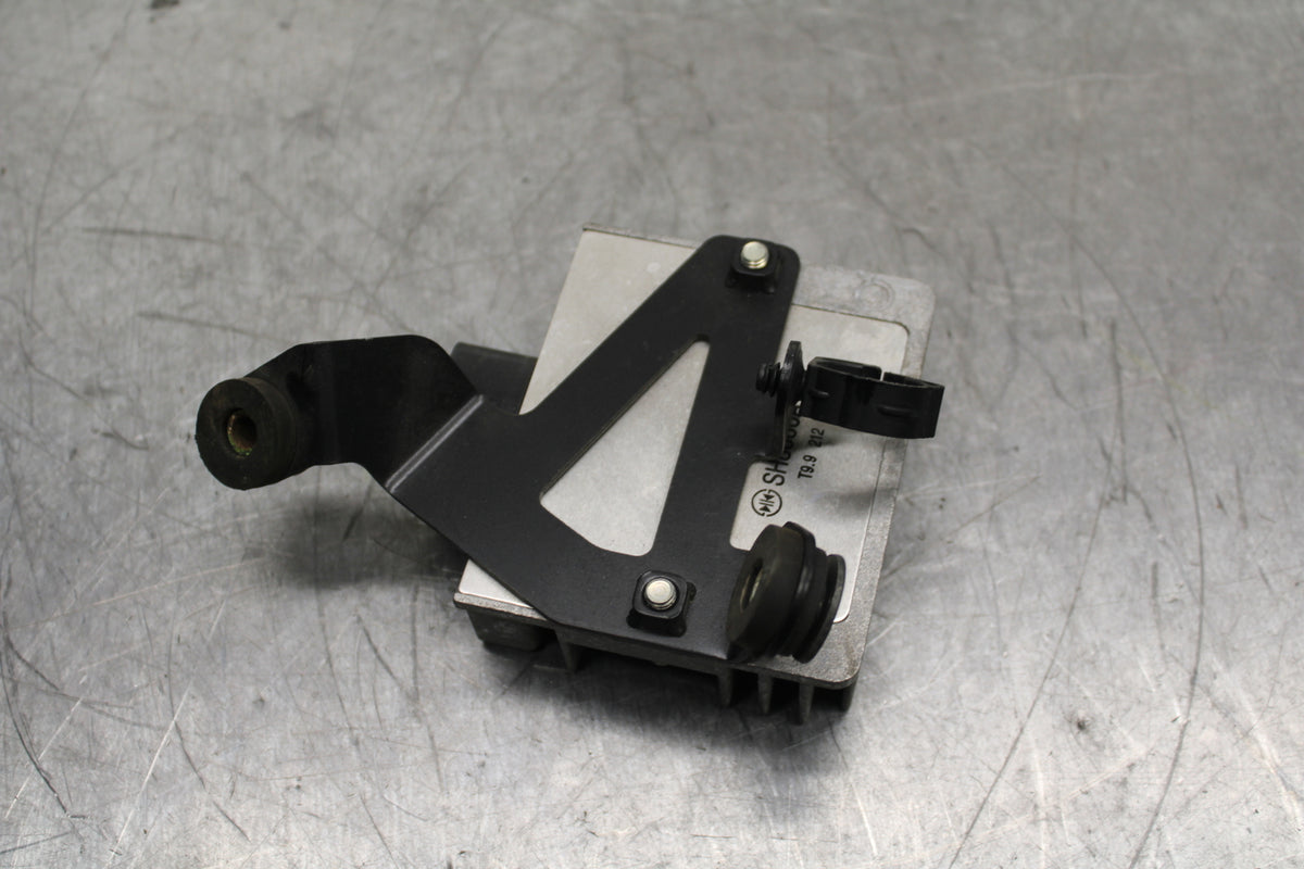 19-22 KAWASAKI Z400 RECTIFIER VOLTAGE REGULATOR BB738