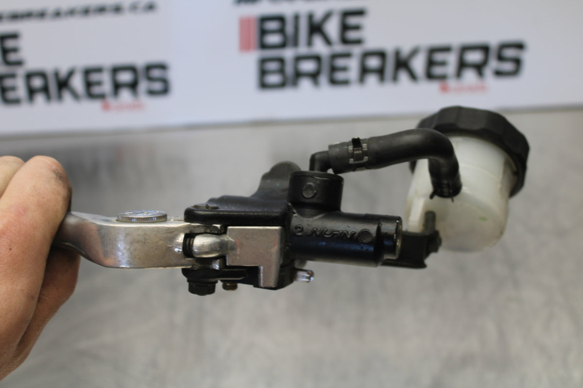 00 SUZUKI SV650 FRONT BRAKE MASTER CYLINDER w/ LEVER BB156