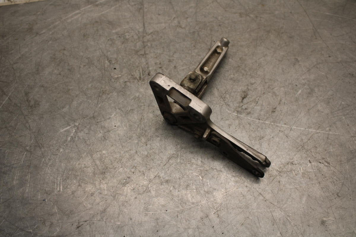 1997 Suzuki GSXR750 RIGHT REARSET REAR SET DRIVER FOOT PEG REST STOP BB527