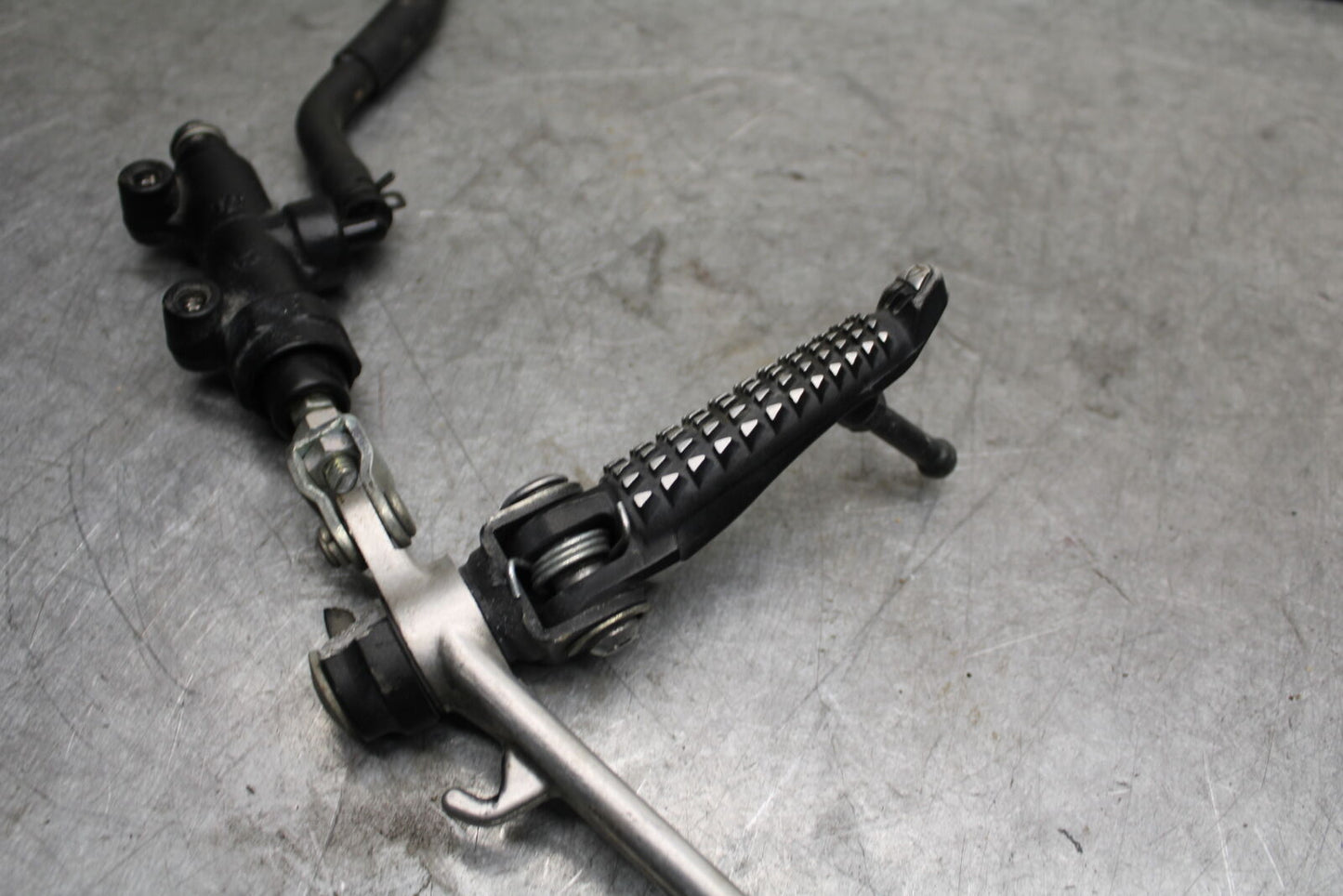 13-18 KAWASAKI NINJA ZX6R REAR BACK BRAKE MASTER CYLINDER W RESERVOIR BB682