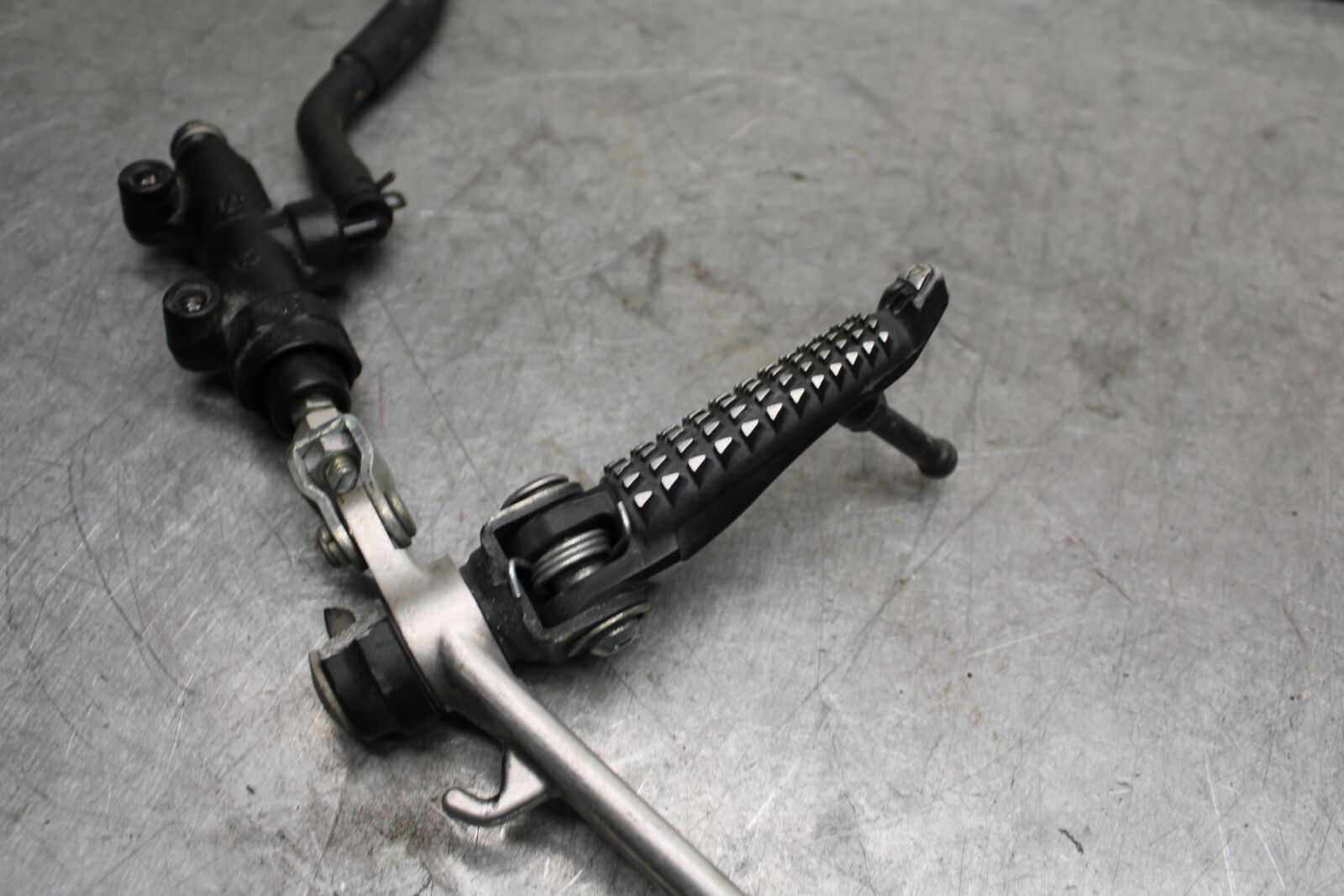 13-18 KAWASAKI NINJA ZX6R REAR BACK BRAKE MASTER CYLINDER W RESERVOIR BB682