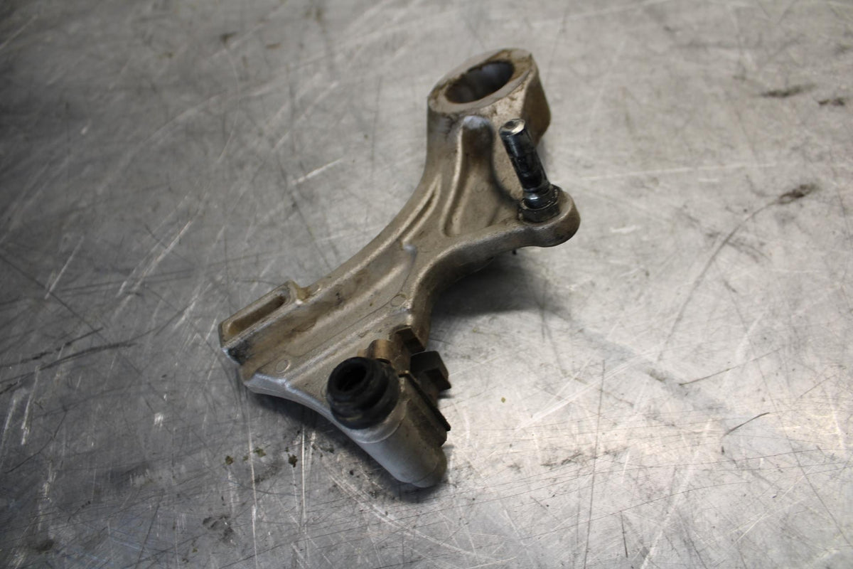 2011 Honda CBR600RR REAR BRAKE CALIPER HANGER BACK MOUNTING BRACKET BB520