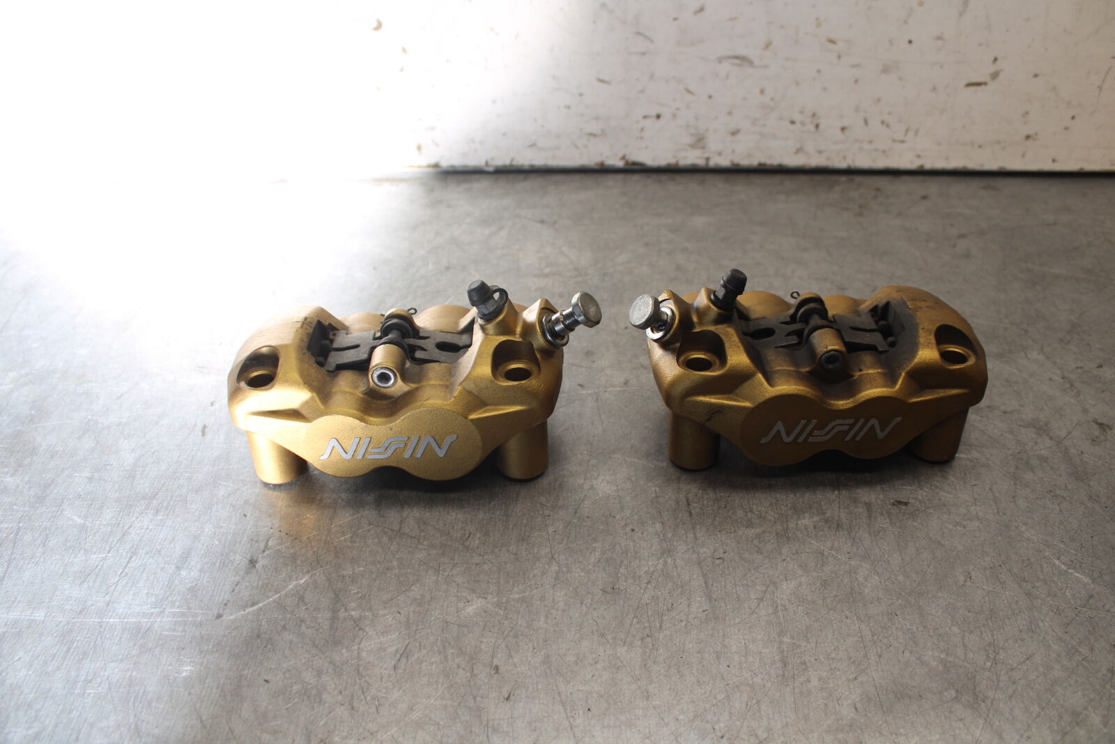 07-08 TRIUMPH DAYTONA 675 RIGHT LEFT FRONT BRAKE CALIPER SET PAIR CALIPERS BB685