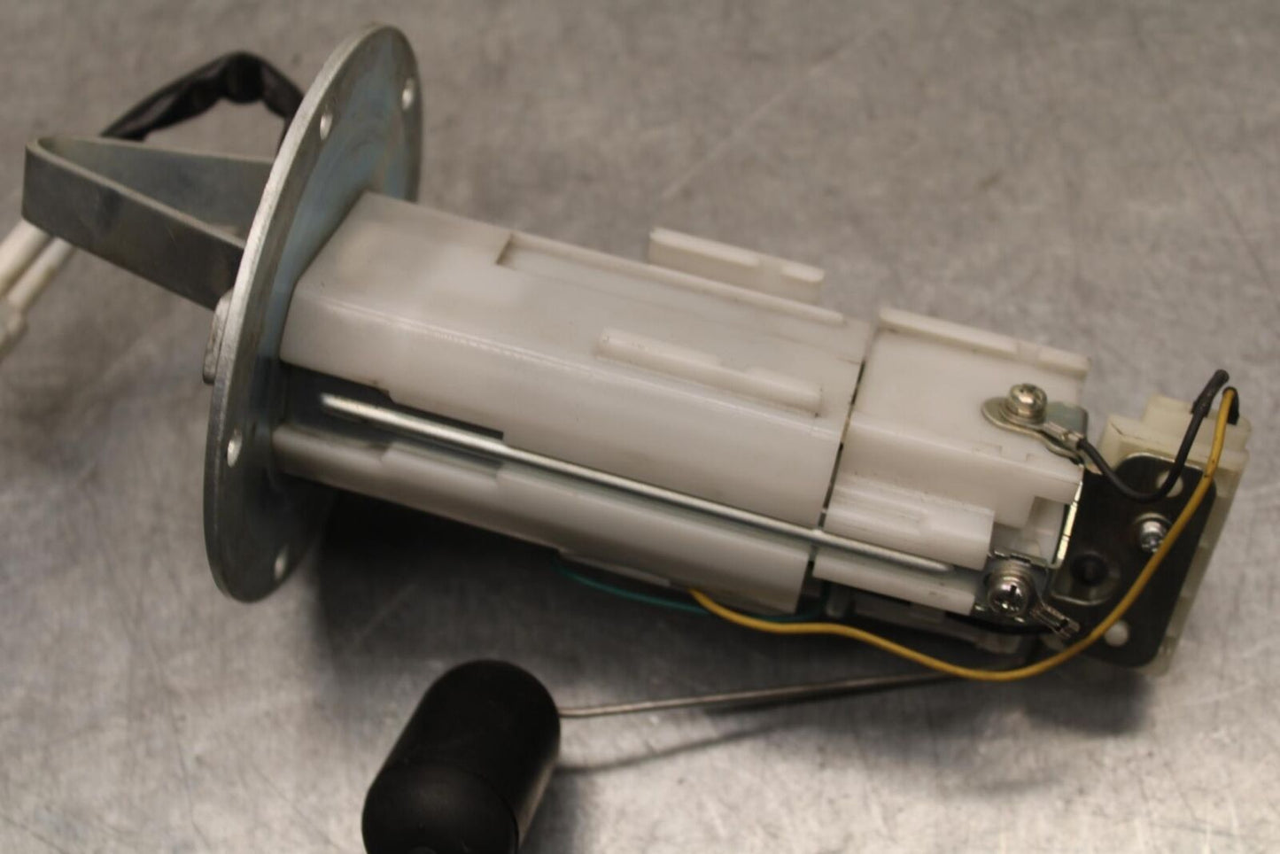 09-16 SUZUKI GSXR1000 FUEL PUMP GAS PETROL SENDER UNIT 15100-47H11 BB642