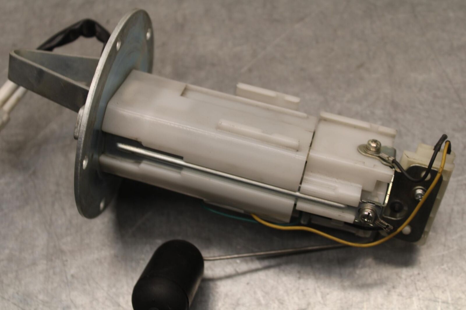 09-16 SUZUKI GSXR1000 FUEL PUMP GAS PETROL SENDER UNIT 15100-47H11 BB642