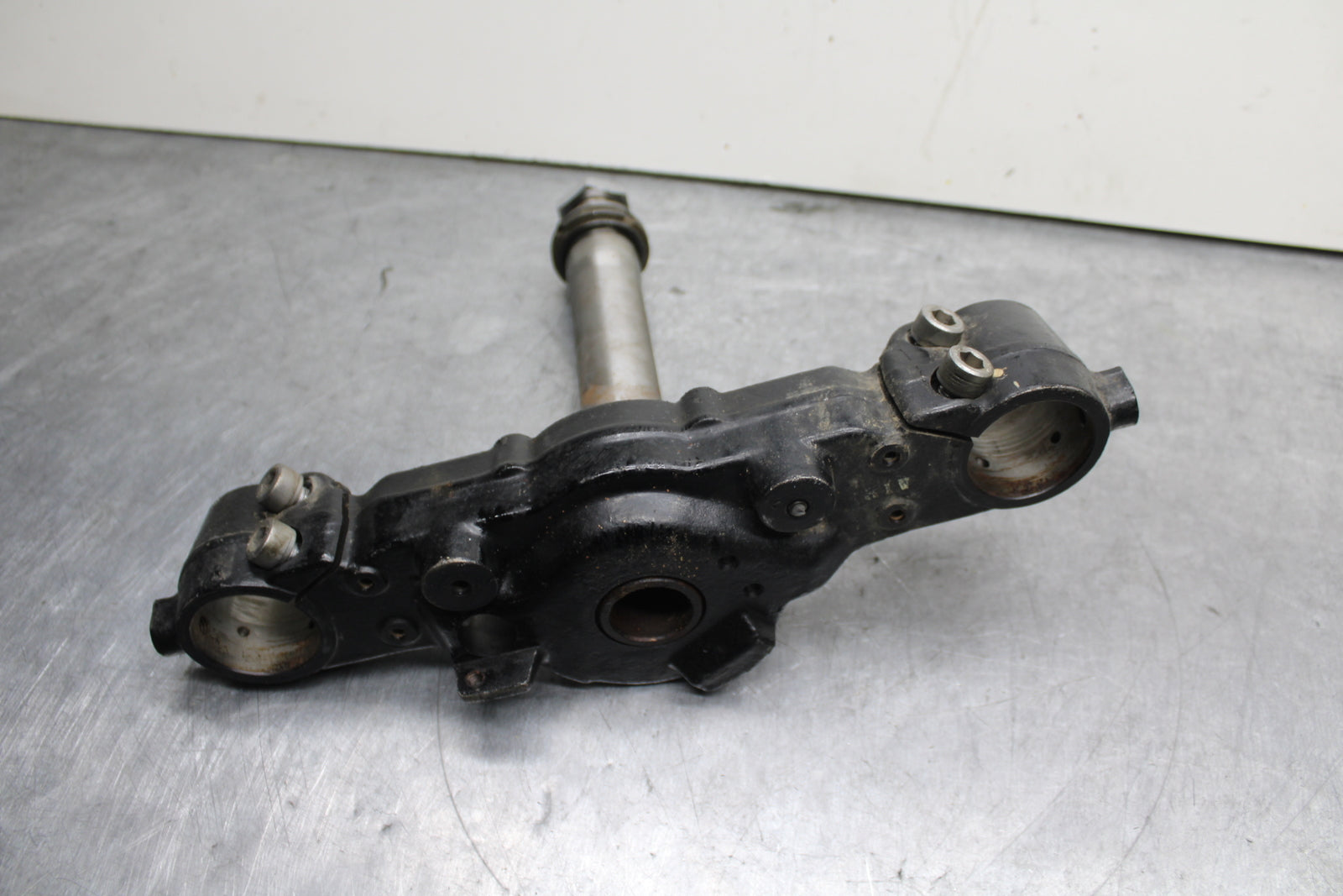 03-08 KAWASAKI VULCAN 1600 FRONT FORKS CLAMP LOWER TRIPLE TREE STEM BB123