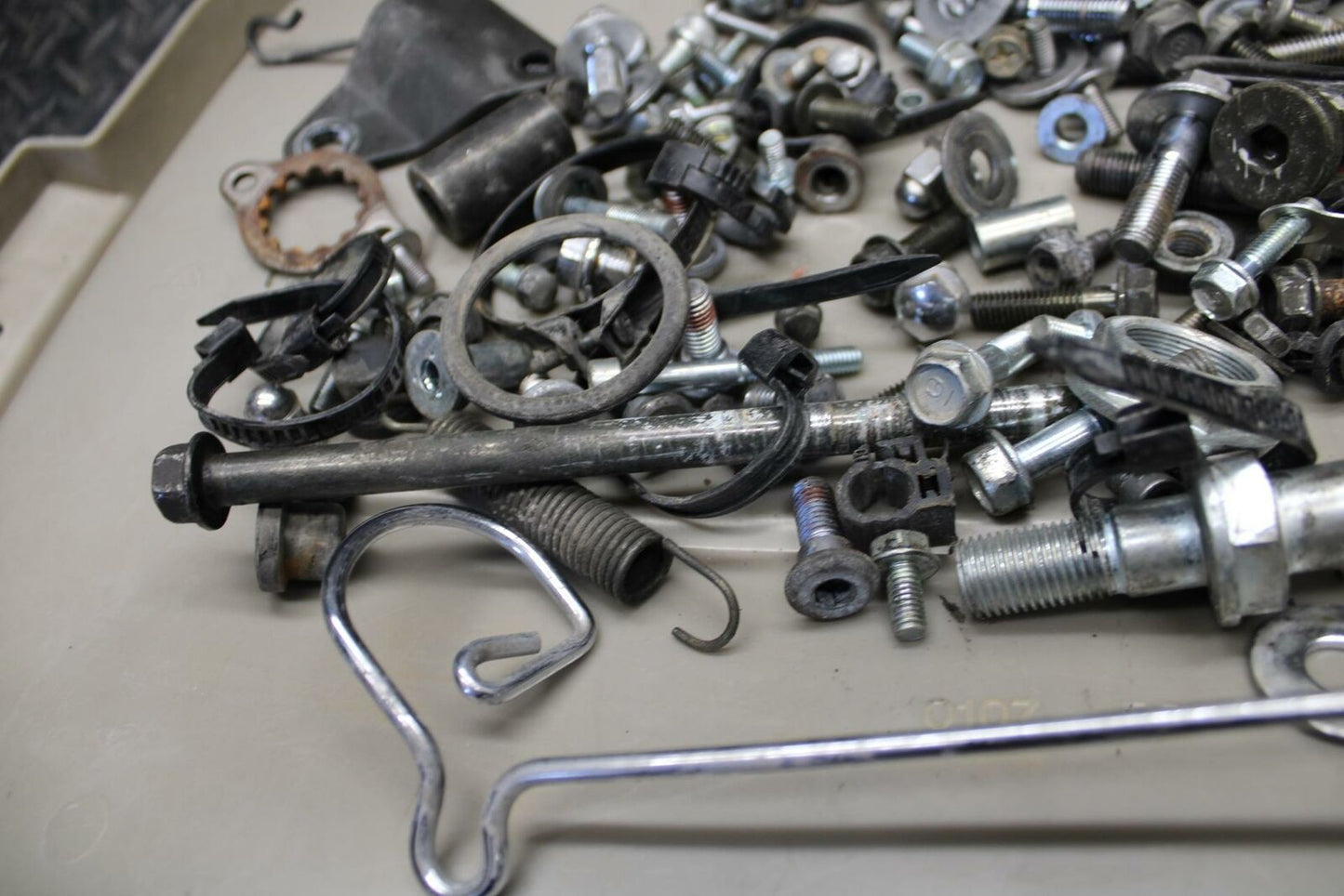 03-05 HONDA SHADOW CLASSIC 750 ENGINE  BOLTS HARDWARE MOTOR LEFTOVER  BB229
