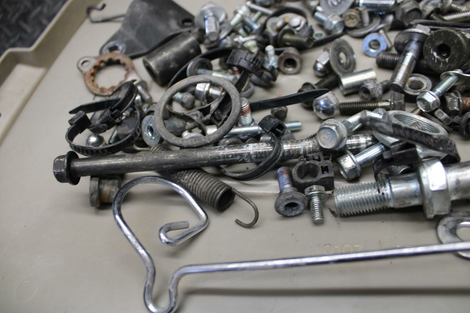 03-05 HONDA SHADOW CLASSIC 750 ENGINE  BOLTS HARDWARE MOTOR LEFTOVER  BB229