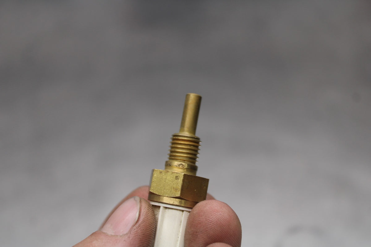 25 KAWASAKI Z900 COOLANT TEMPERATURE SENSOR RADIATOR THERMOSENSOR BB928