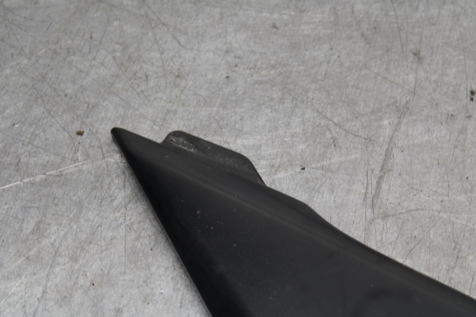 05-06 SUZUKI GSXR1000 LEFT FRONT SIDE SEAT SADDLE PANEL TRIM COWL FAIRING BB663