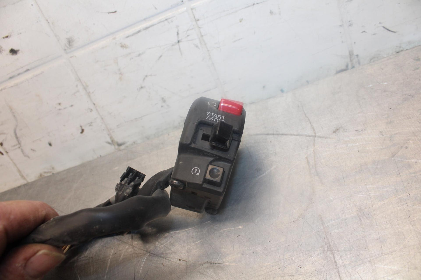 07-08 KAWASAKI NINJA ZX6R RIGHT CLIP ON HANDLE KILL OFF START SWITCH BB456