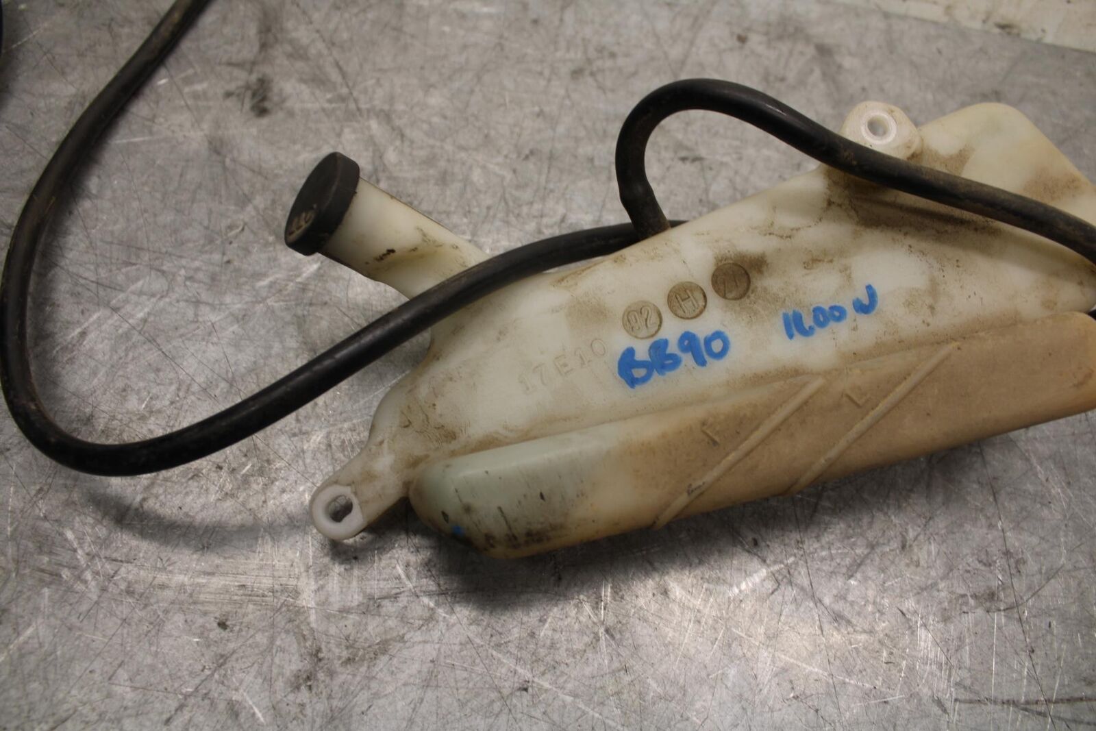 1993 Suzuki GSXR1100W COOLANT WATER TANK RESERVOIR BOTTLE BB46